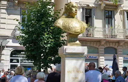 Retour du buste de la Reine Victoria sur la place du Revard